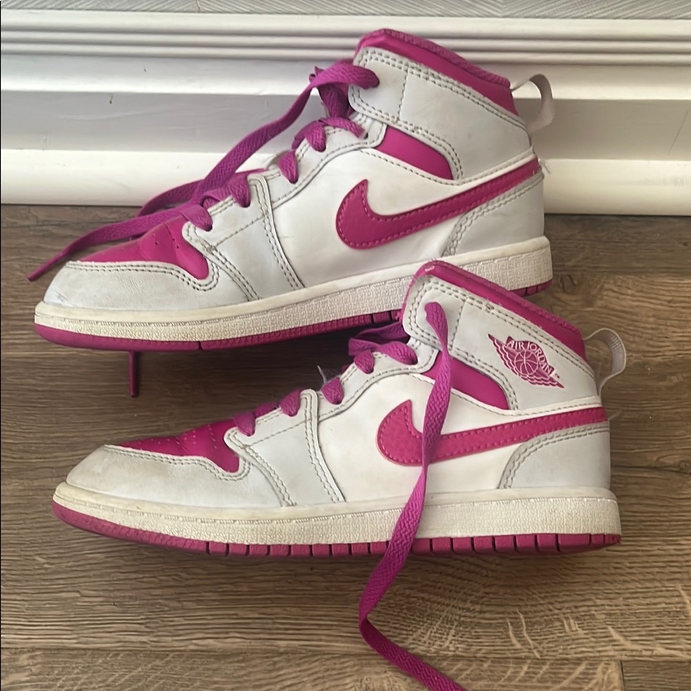 Nike Air Jordan 1 Mid. Fire Pink. (Grey and white) size 1